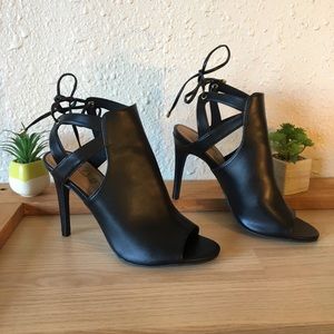 Sexy Black Pumps // Size 7